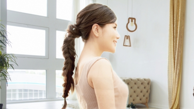 女性の自宅ボディメイク｜バストアップと小顔効果